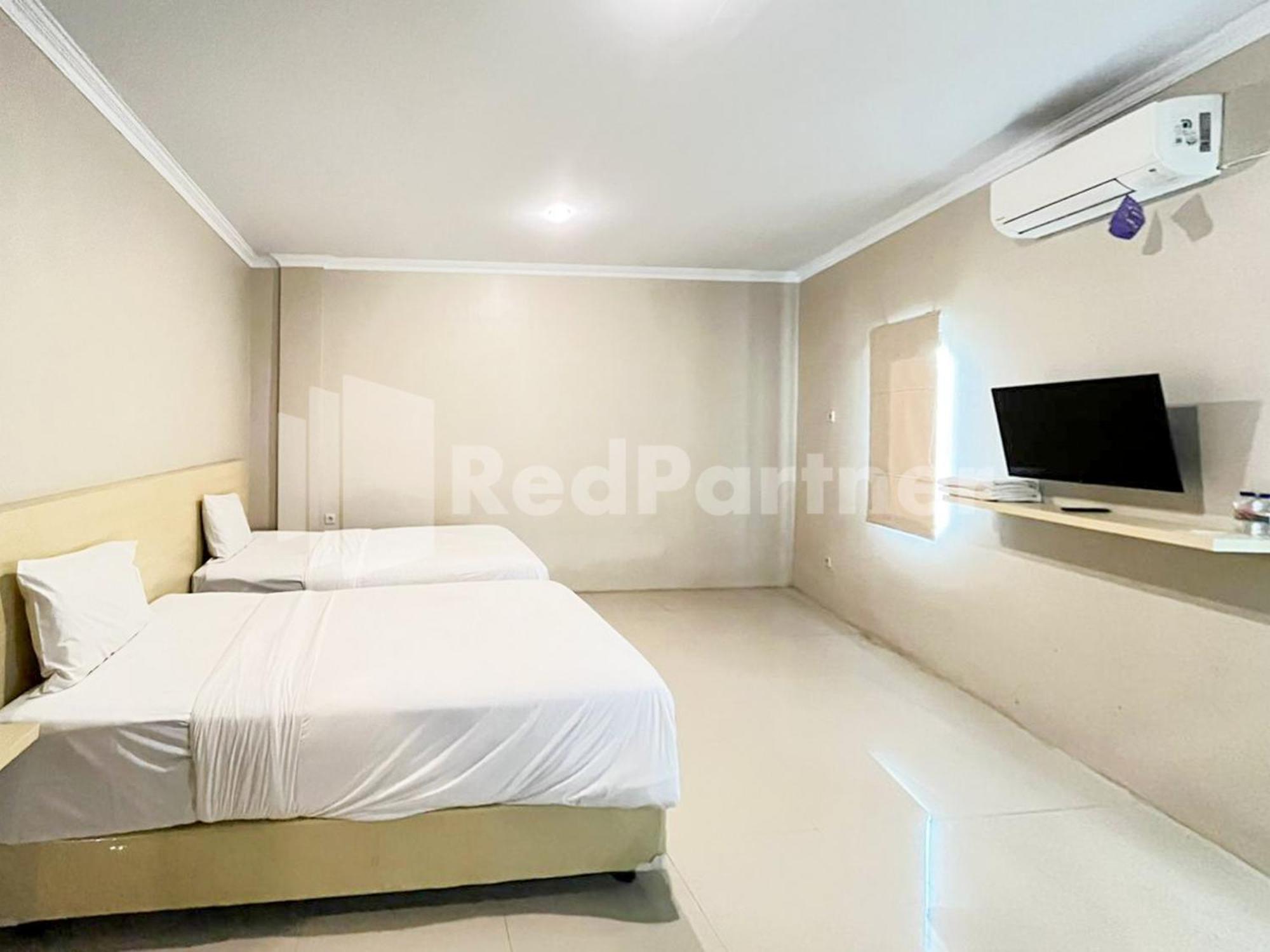 Hotel Andono Near Yia Mitra Reddoorz Temon エクステリア 写真